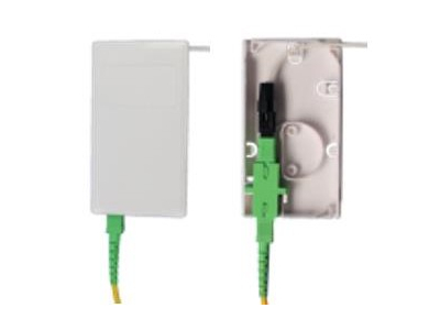 ElectroBase ® Sienas kontaktligzda 3 porti, katrs 1 kabelim un 1 SC simplex adapterim, 1 LC duplex adapterim