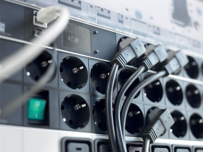 Bachmann - Verlängerungsschnur (Rack - einbaufähig) - 6 Ausgangsstecker - 1U - 48,3 cm (19) (333.402)